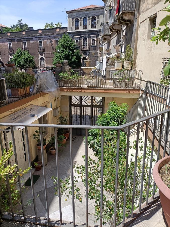 Residenza La Vecchia Cattedrale Катания Экстерьер фото